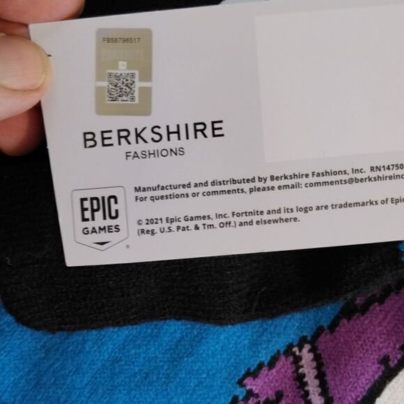 Big Boy Winter Boots&  Fortnight Hat & Gloves Set Size 4 - Picture 4 of 7